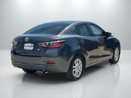 Graphite 2017 Toyota Yaris iA Base