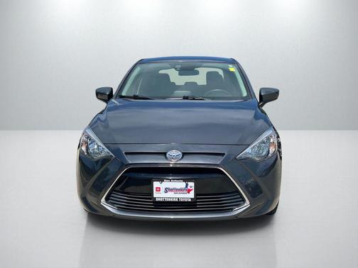 Graphite 2017 Toyota Yaris iA Base