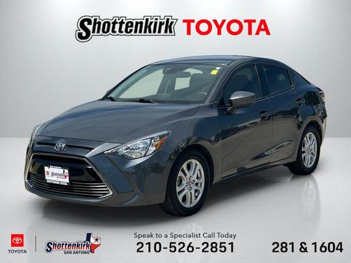 Graphite 2017 Toyota Yaris iA Base