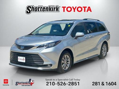 2025 Toyota Sienna XLE 8 Passenger