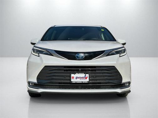 2023 Toyota Sienna Platinum 7 Passenger