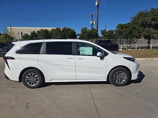 2026 Toyota Sienna LE