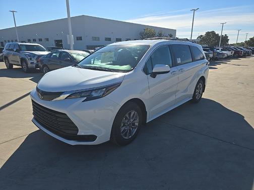 2026 Toyota Sienna LE