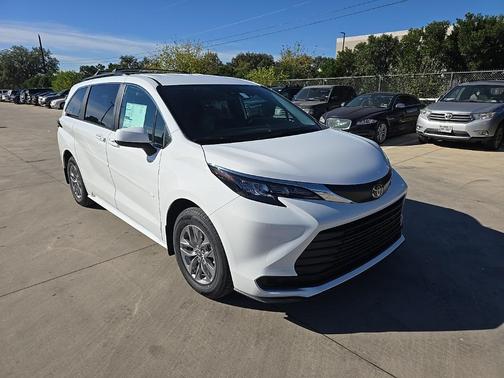 2026 Toyota Sienna LE