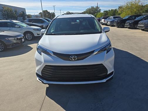 2026 Toyota Sienna LE