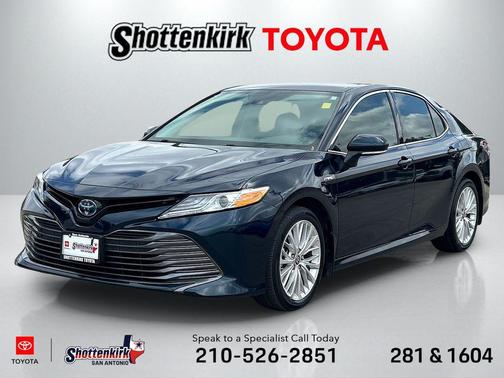 2020 Toyota Camry Hybrid XLE