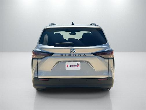 2025 Toyota Sienna XLE 8 Passenger
