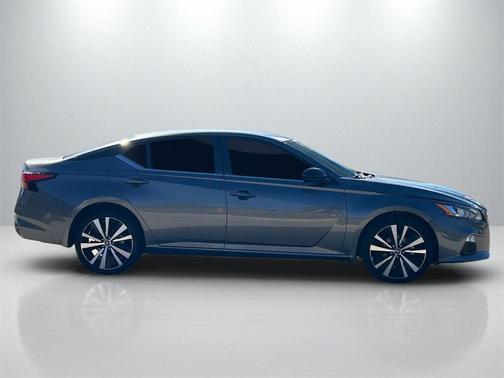 2022 Nissan Altima SR Intelligent AWD