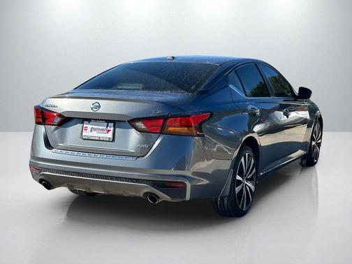 2022 Nissan Altima SR Intelligent AWD