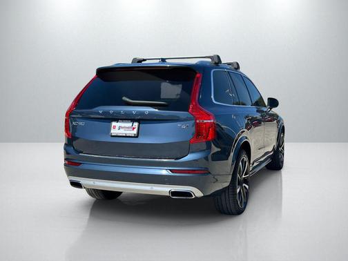 2020 Volvo XC90 T6 Momentum
