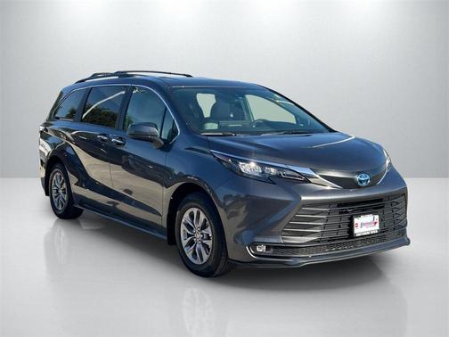 2025 Toyota Sienna XLE