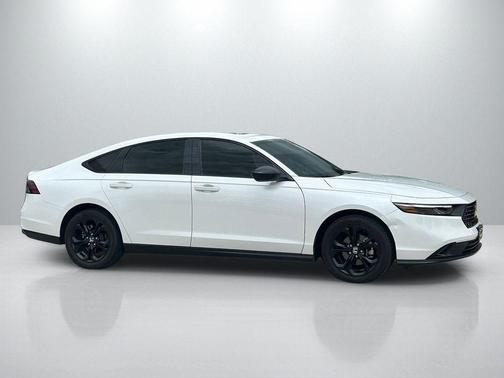 Platinum White Pearl 2025 Honda Accord SE