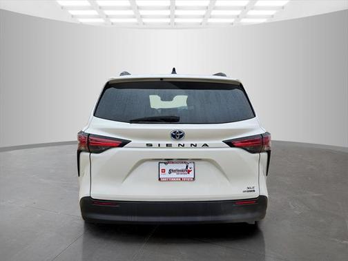 2021 Toyota Sienna XLE 8 Passenger