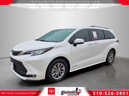 2021 Toyota Sienna XLE 8 Passenger
