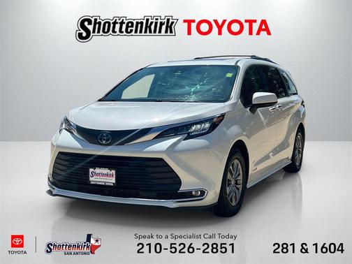 2021 Toyota Sienna XLE 8 Passenger