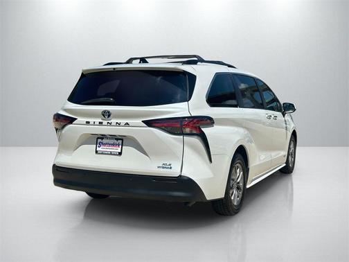 2021 Toyota Sienna XLE 8 Passenger
