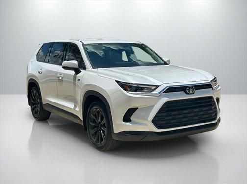 2025 Toyota Highlander LE