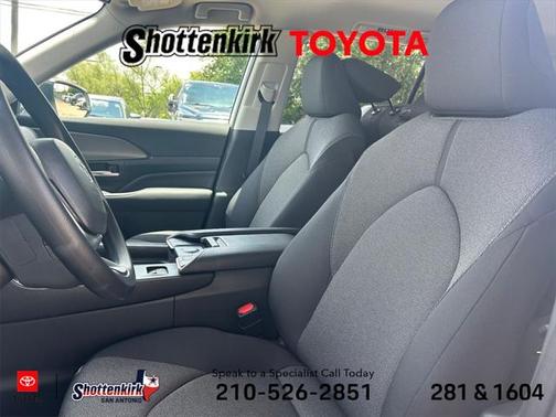 2025 Toyota Highlander LE