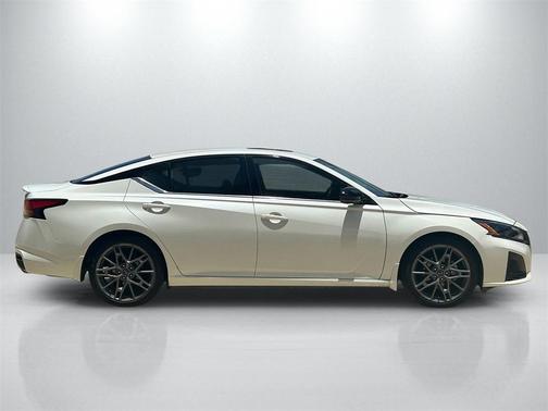2023 Nissan Altima SR VC-Turbo FWD