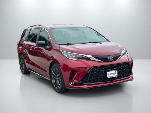 2022 Toyota Sienna XSE 7 Passenger