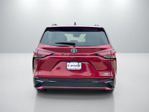 2022 Toyota Sienna XSE 7 Passenger