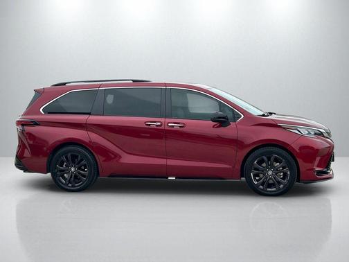 2022 Toyota Sienna XSE 7 Passenger