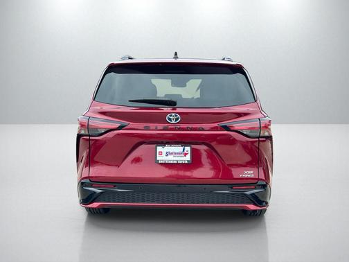 2022 Toyota Sienna XSE 7 Passenger