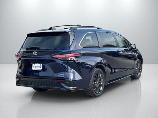 2022 Toyota Sienna XSE 7 Passenger