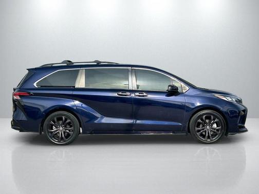 2022 Toyota Sienna XSE 7 Passenger