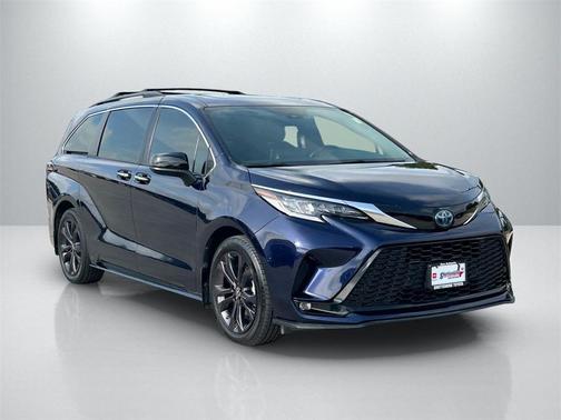 2022 Toyota Sienna XSE 7 Passenger