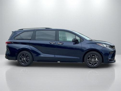 2025 Toyota Sienna XSE 7 Passenger