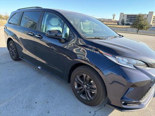2025 Toyota Sienna XSE 7 Passenger