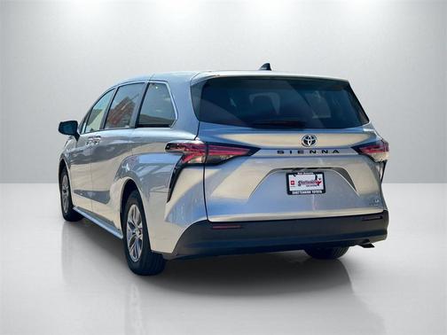 2022 Toyota Sienna LE