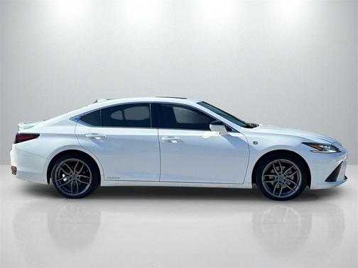 2022 Lexus ES 300h F SPORT