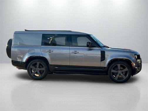 2024 Land Rover Defender 130 P400 Outbound