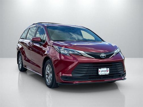 2024 Toyota Sienna LE