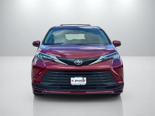 2024 Toyota Sienna LE