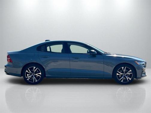 2024 Volvo S60 B5 Core Dark Theme