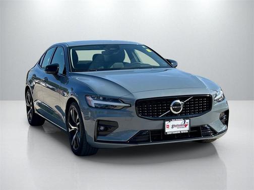 2024 Volvo S60 B5 Core Dark Theme
