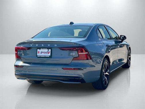 2024 Volvo S60 B5 Core Dark Theme