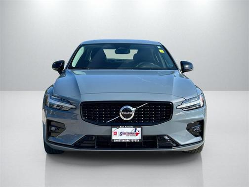 2024 Volvo S60 B5 Core Dark Theme