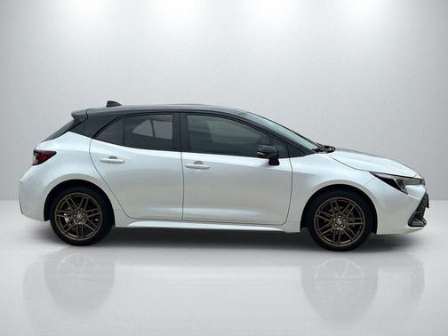 Wind Chill Pearl/Midnight Black Metallic 2025 Toyota Corolla Hatchback Nightshade Edition