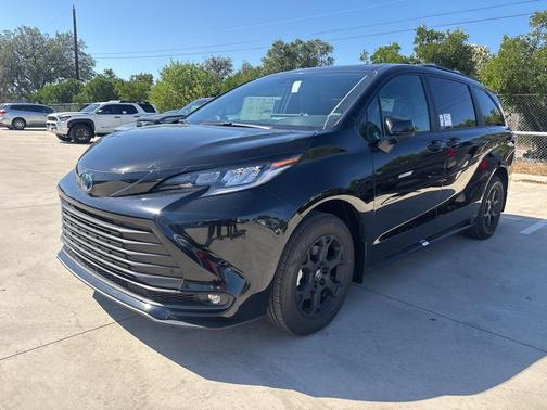 2025 Toyota Sienna Woodland Edition