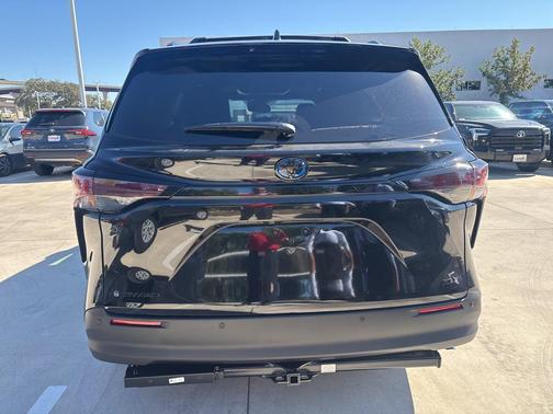 2025 Toyota Sienna Woodland Edition