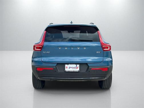 2025 Volvo XC40 B5 Ultra Dark Theme