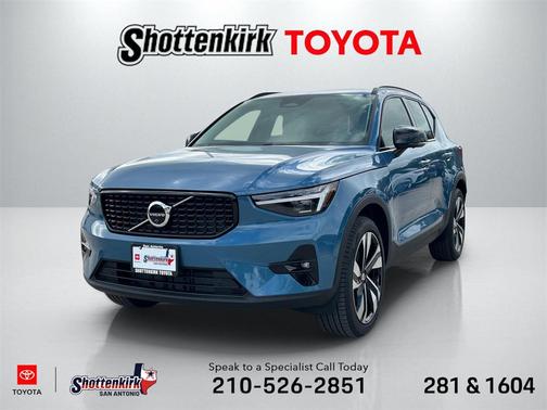 2025 Volvo XC40 B5 Ultra Dark Theme