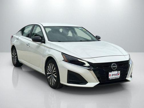 Glacier White 2025 Nissan Altima 2.5 SV
