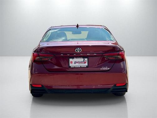 2021 Toyota Avalon Hybrid XLE Plus