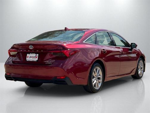 2021 Toyota Avalon Hybrid XLE Plus