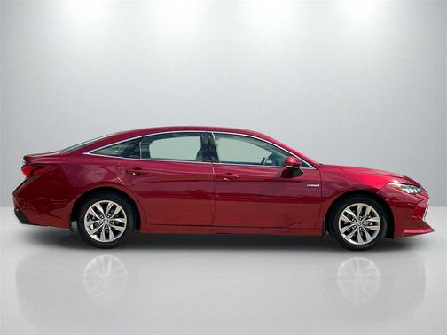 2021 Toyota Avalon Hybrid XLE Plus